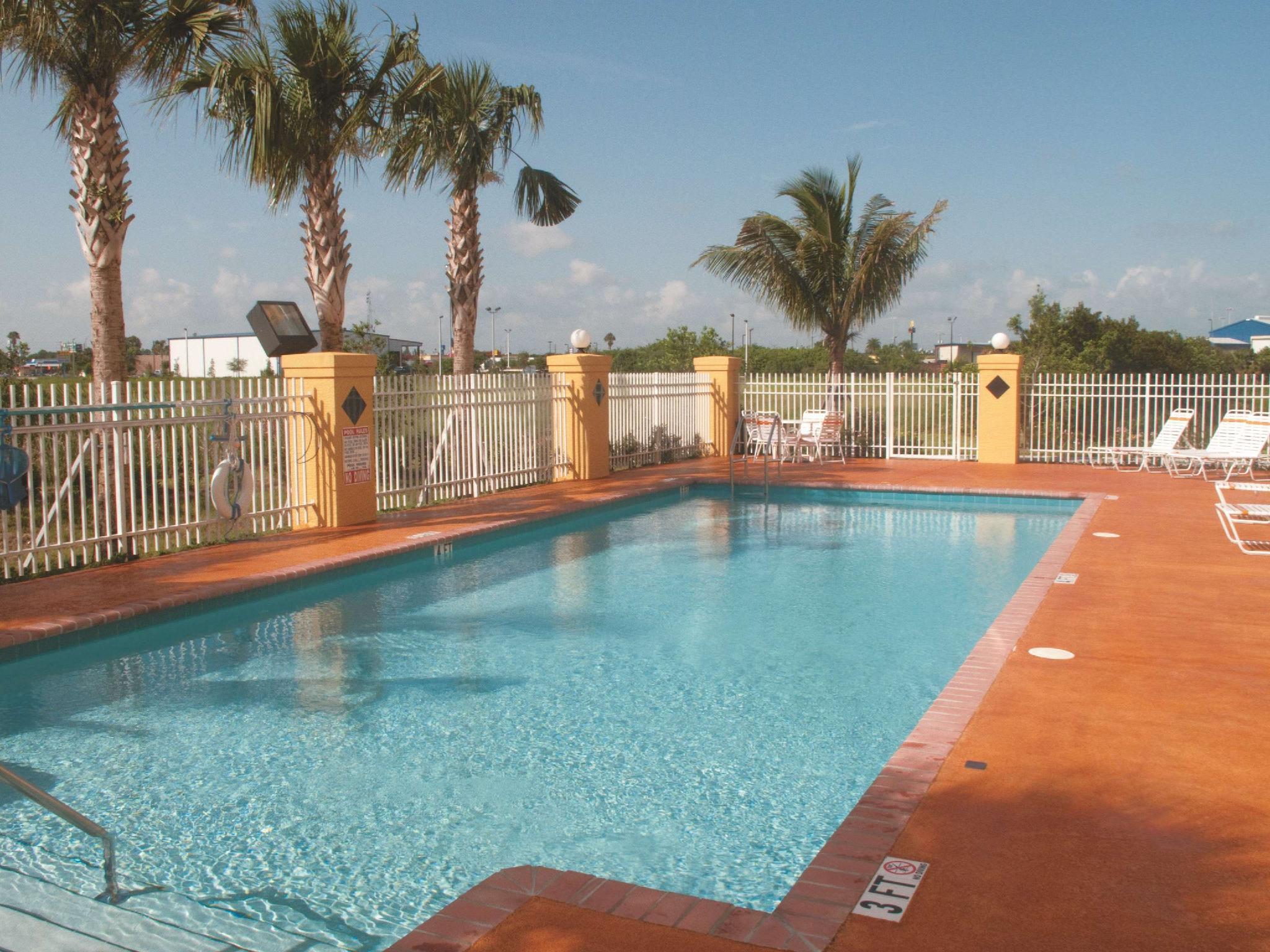 La Quinta By Wyndham Ft. Pierce Hotel Форт Пиърс Екстериор снимка